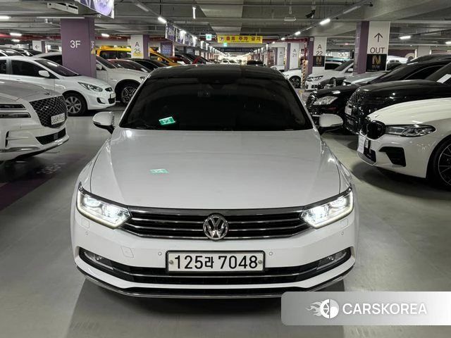 Volkswagen Passat GT (B8) 2018 Белый из Кореи