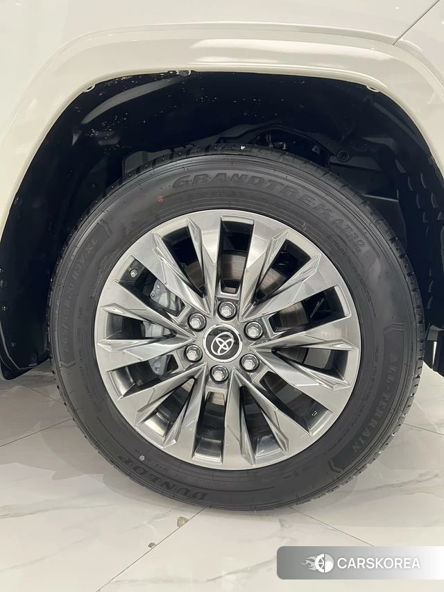 Toyota Land Cruiser (imported) 2024 Белый из Китая
