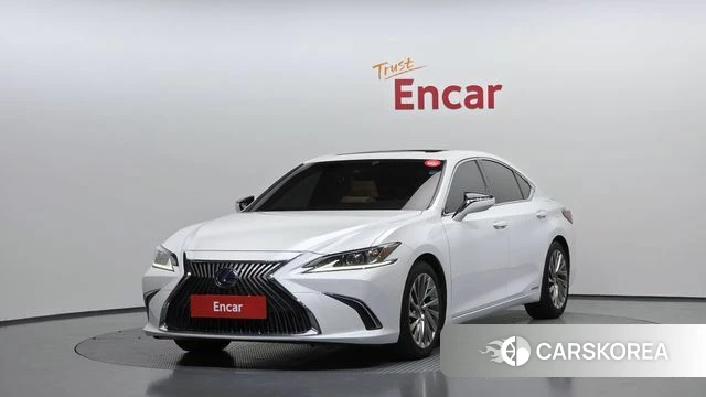 Lexus ES300h 7th generation 2018 Белый из Кореи