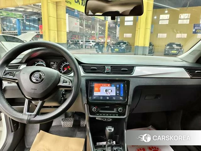 Skoda Xin Rui 2023 Белый из Китая