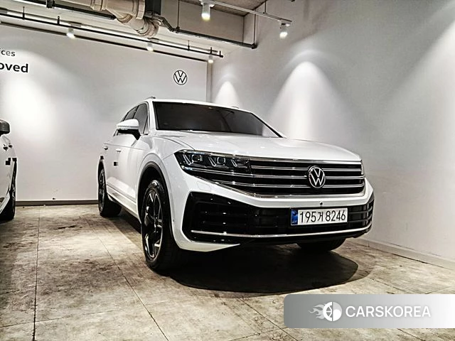 Volkswagen Touareg 3rd generation 2024 Белый из Кореи