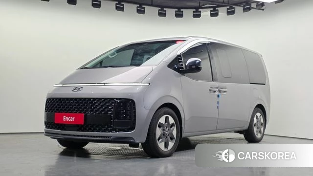 Hyundai Staria 2023 Серебряный из Кореи