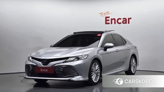 Toyota Camry (XV70) 2018 Серебряный из Кореи