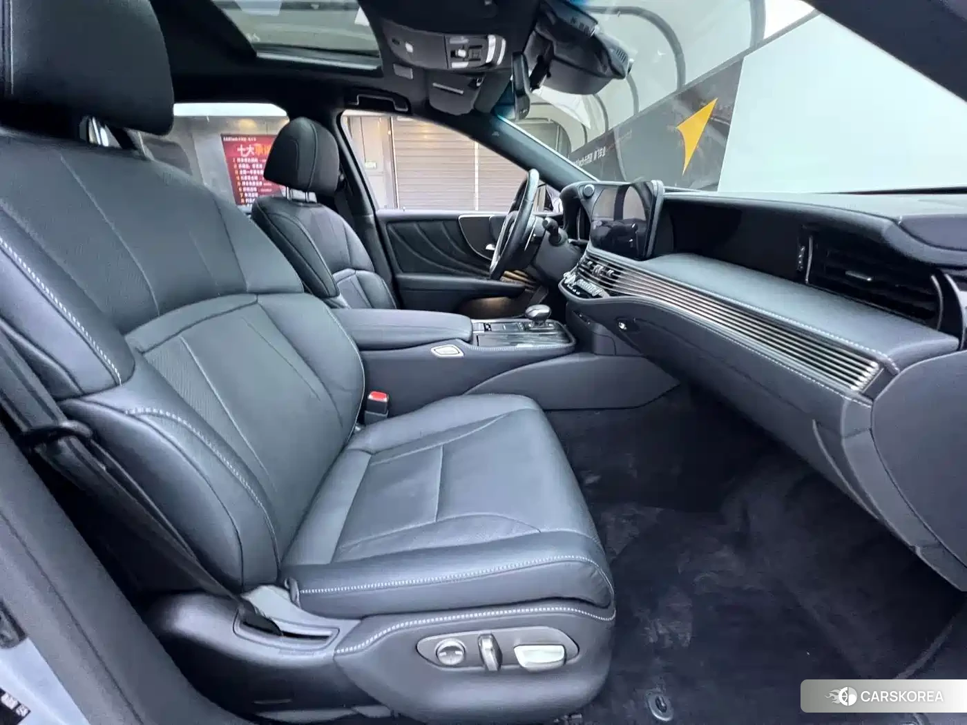 Lexus LS 2022 Silver/gray из Китая