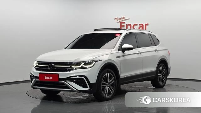 Volkswagen Tiguan Allspace 2023 Белый из Кореи