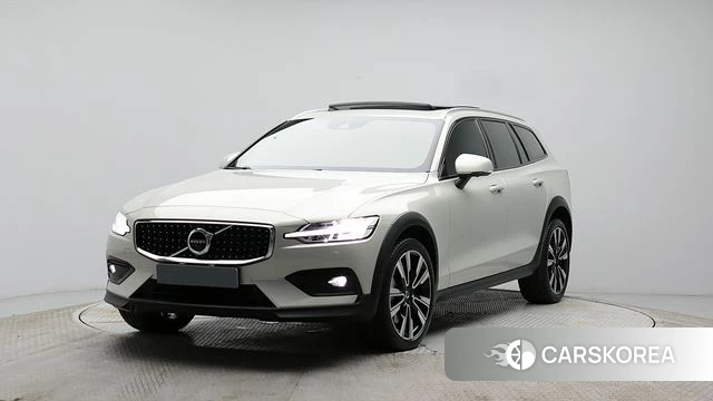 Volvo V60 Cross-Country 2nd Generation 2022 Жемчужный цвет из Кореи