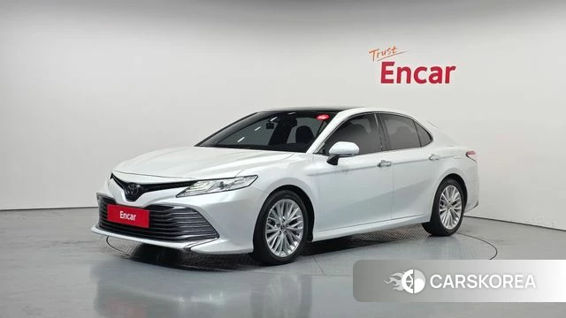 Toyota Camry (XV70) 2018 Белый из Кореи