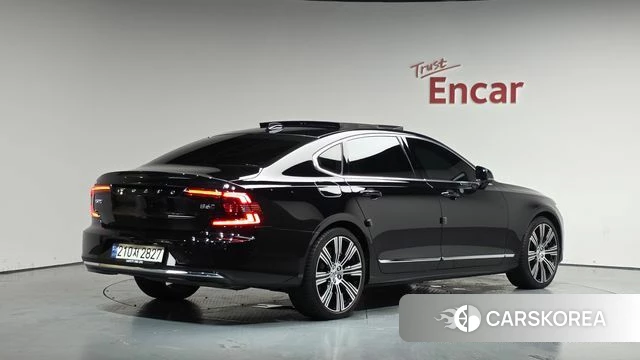 Volvo S90 2024 Черный из Кореи