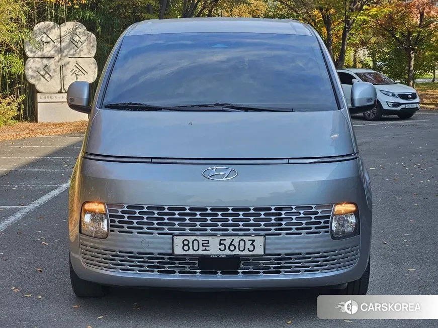 Hyundai Staria 2021 Серебристо-серый из Кореи