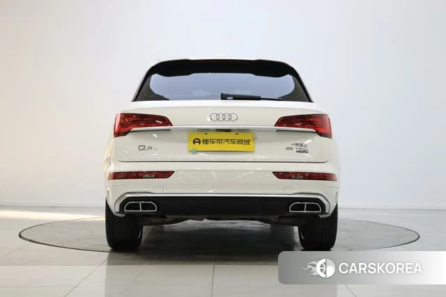 Audi Q5L 2021 Белый из Китая