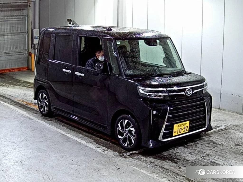 Daihatsu Tanto 2023 из Японии