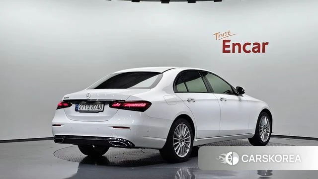 Mercedes-Benz E-Class W213 2021 Белый из Кореи