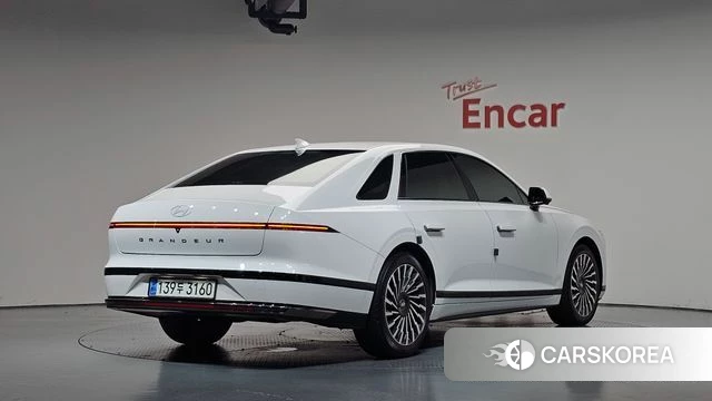 Hyundai Grandeur Hybrid (GN7) 2023 Белый из Кореи