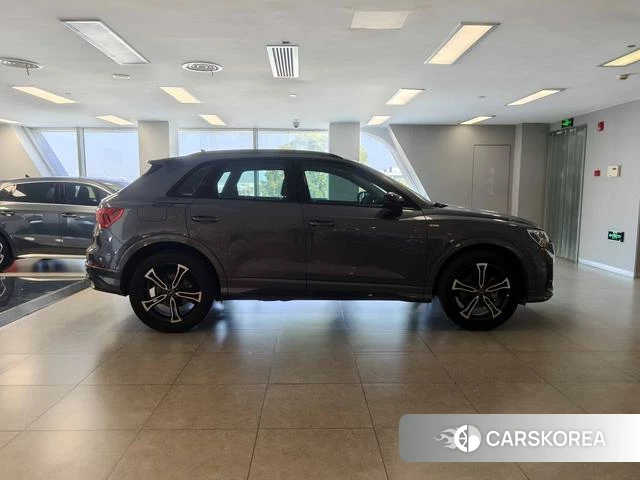 Audi Q3 2021 Темно-серый из Китая