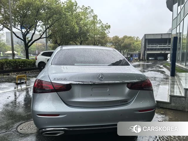 Mercedes-Benz E-class 2023 Серебристо-серый из Китая