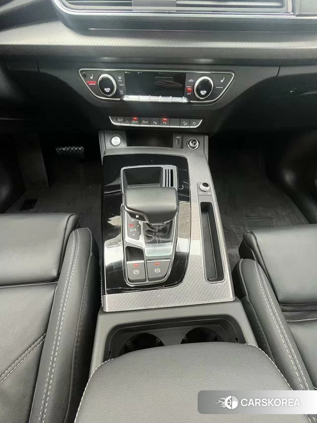 Audi Q5L 2023 Белый из Китая