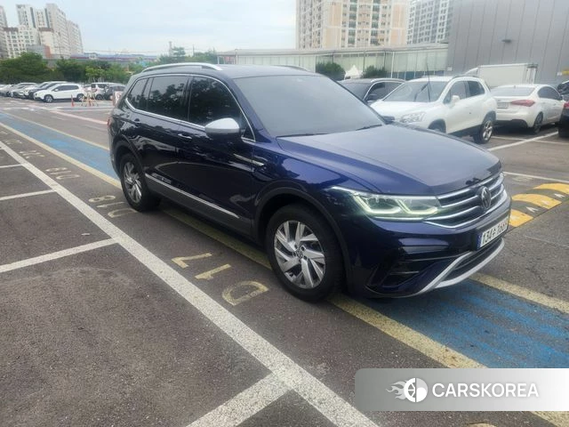 Volkswagen Tiguan Allspace 2023 Синий из Кореи