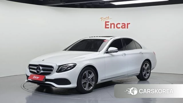 Mercedes-Benz E-Class W213 2018 Белый из Кореи