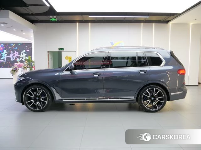 BMW X7 2021 Темно-серый из Китая