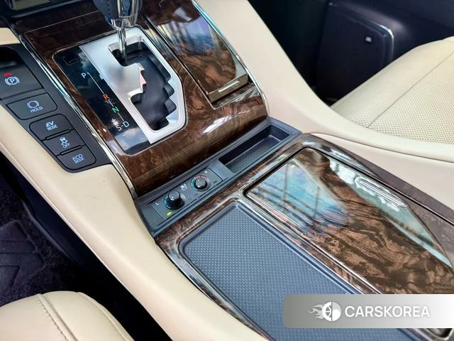 Toyota Elfa 2021 Белый из Китая