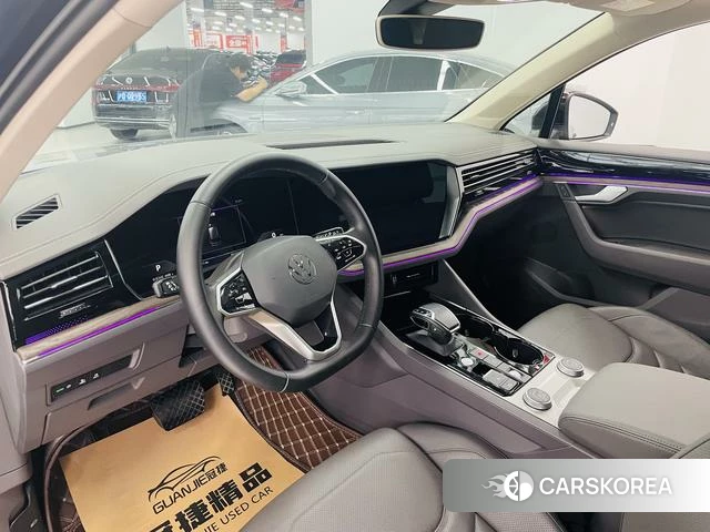 Volkswagen Touareg 2021 Коричневый из Китая