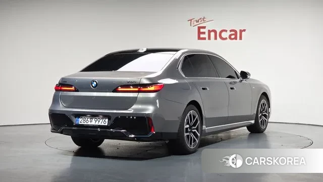 BMW 7 Series (G70) 2025 Цвет тростника из Кореи