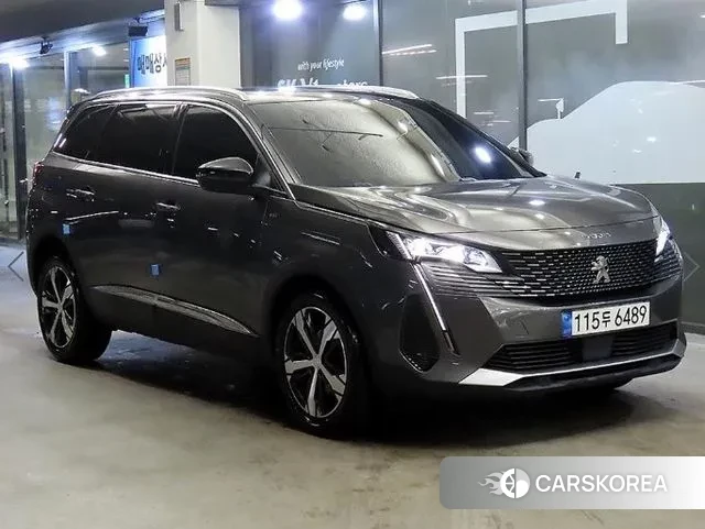 Peugeot 5008 second generation 2021 Серый из Кореи
