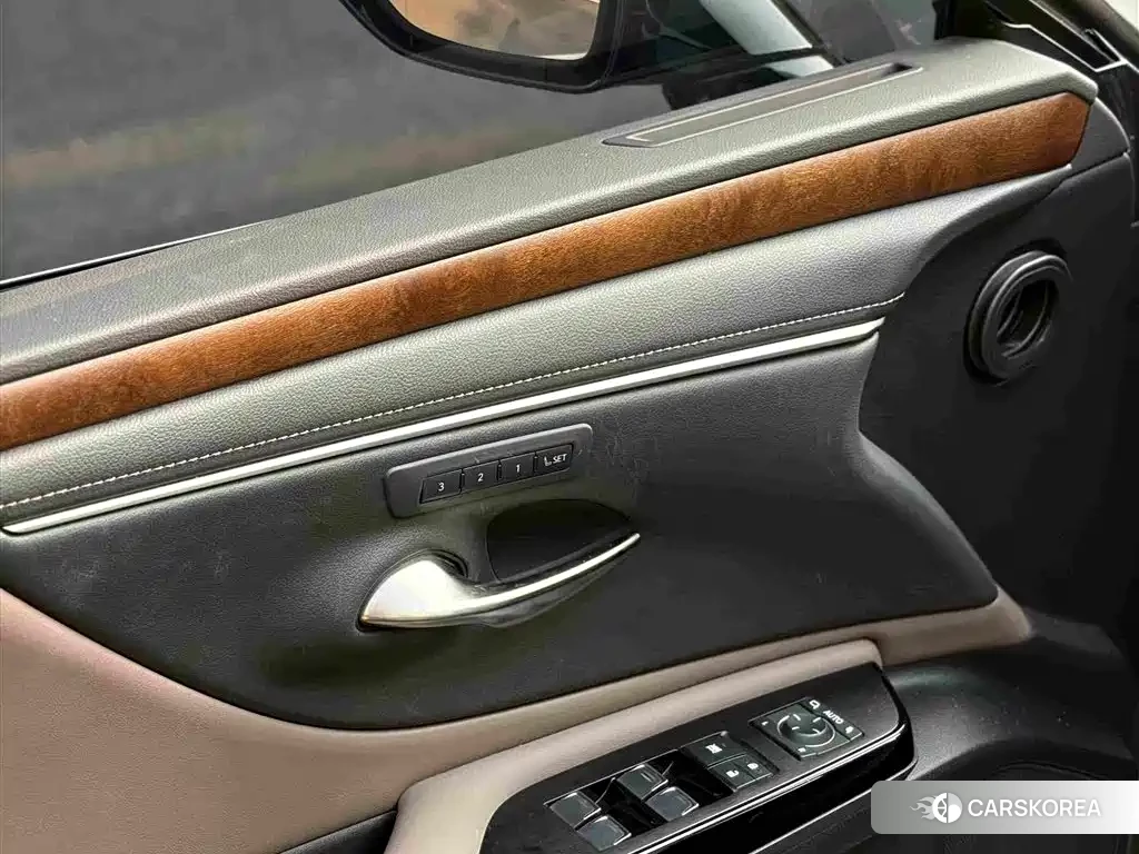 Lexus ES 2024 Silver/gray из Китая