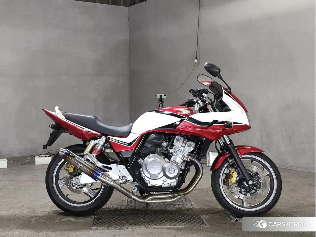 Проданный Honda CB400SF BOLDOR 2011 из Японии, фото 2