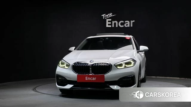 BMW 1 Series (F40) 2021 Белый из Кореи