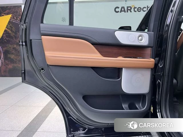 Lincoln Navigator 2021 Черный из Китая