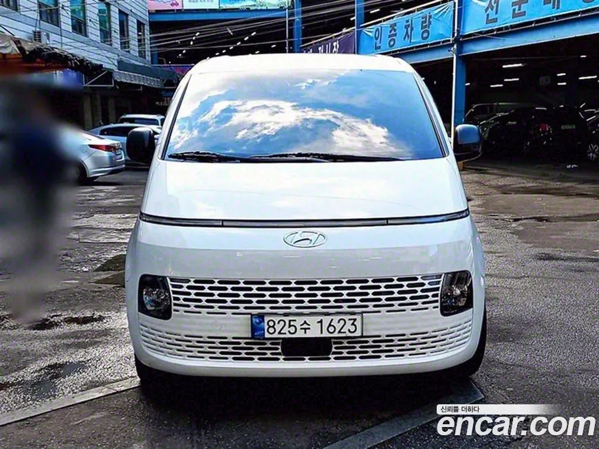 Hyundai Staria 2023 Белый из Кореи