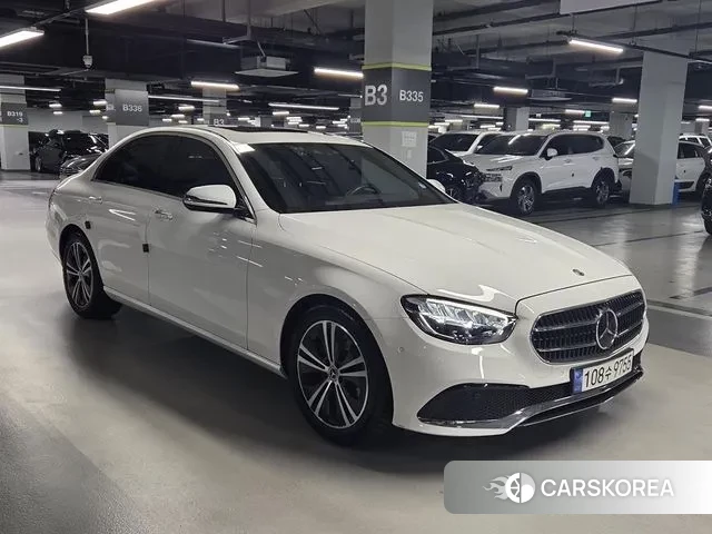 Mercedes-Benz E-Class W213 2021 Белый из Кореи