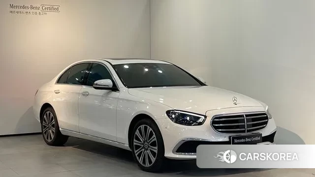 Mercedes-Benz E-Class W213 2023 Белый из Кореи