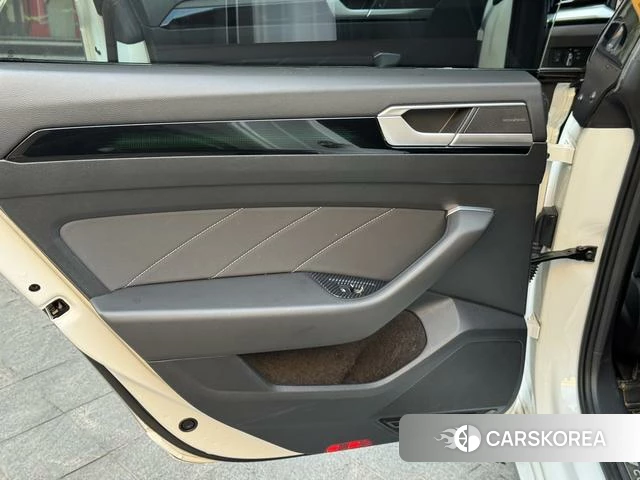 Volkswagen CC 2023 Серебристо-серый из Китая