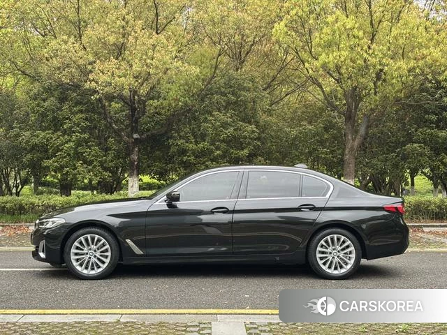 BMW 5 series 2023 Черный из Китая