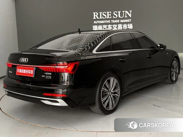 Audi A6L 2021 Черный из Китая