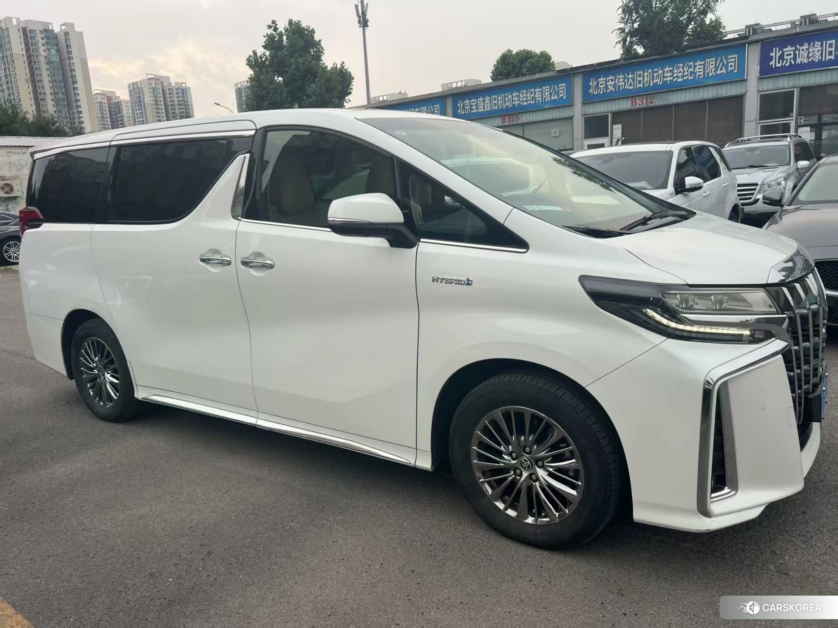 Toyota Elfa 2021 Белый из Китая
