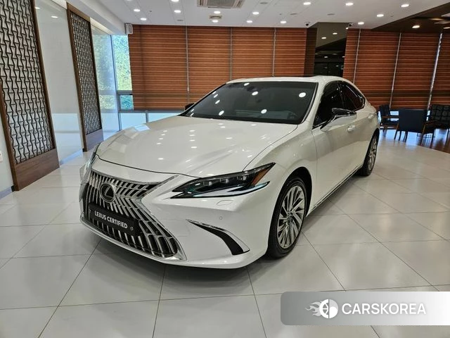 Lexus ES300h 7th generation 2025 Жемчужный цвет из Кореи