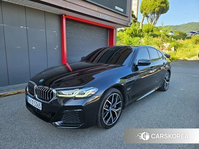 BMW 5 Series (G30) 2023 Черный из Кореи