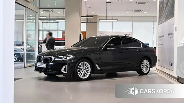 BMW 5 Series (G30) 2022 Черный из Кореи
