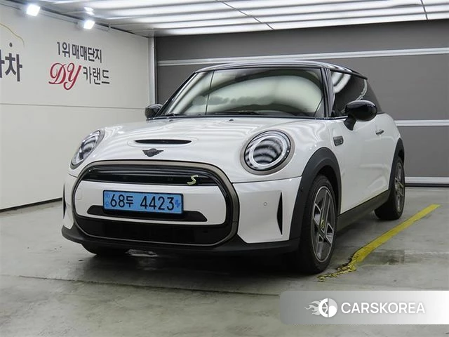 Mini Cooper Electric 2023 Белый из Кореи