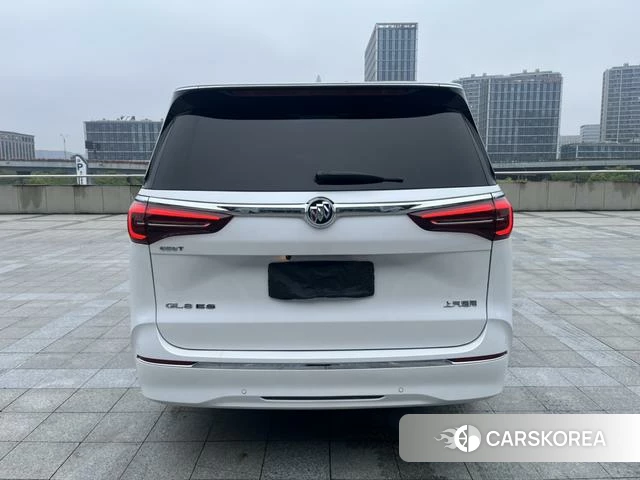 Buick GL8 2022 Белый из Китая