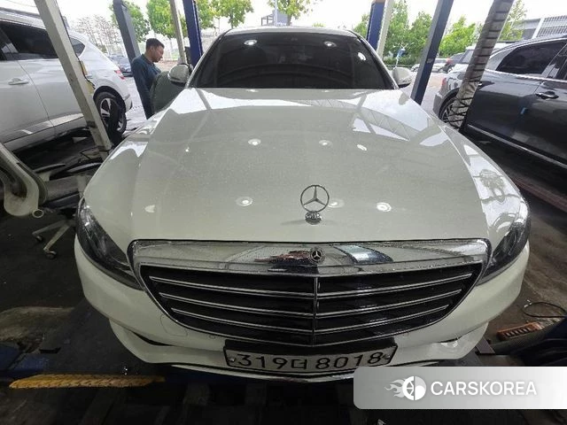 Mercedes-Benz E-Class W213 2019 Белый из Кореи