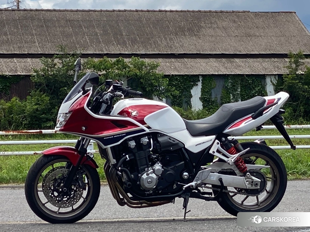 Проданный Honda CB1300SF BOLDOR 2017 из Японии, фото 2