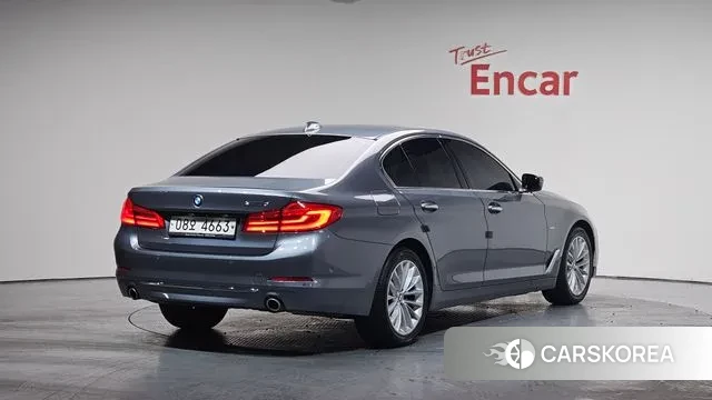 BMW 5 Series (G30) 2018 Серебристо-серый из Кореи