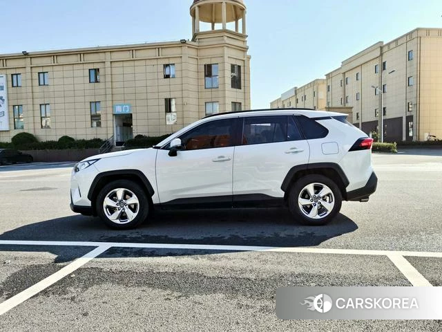 Toyota RAV4 Rongfang 2021 Белый из Китая