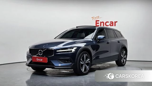 Volvo V60 Cross-Country 2nd Generation 2021 Синий из Кореи