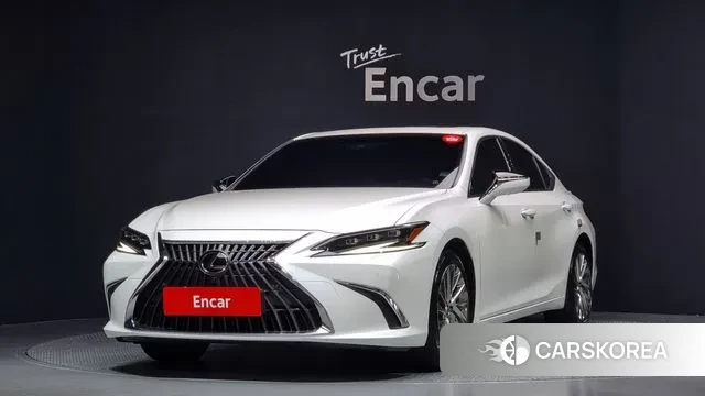 Lexus ES300h 7th generation 2023 Белый из Кореи