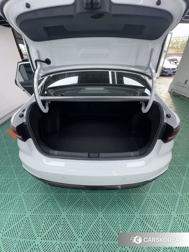 Volkswagen Lavida 2022 Белый из Китая